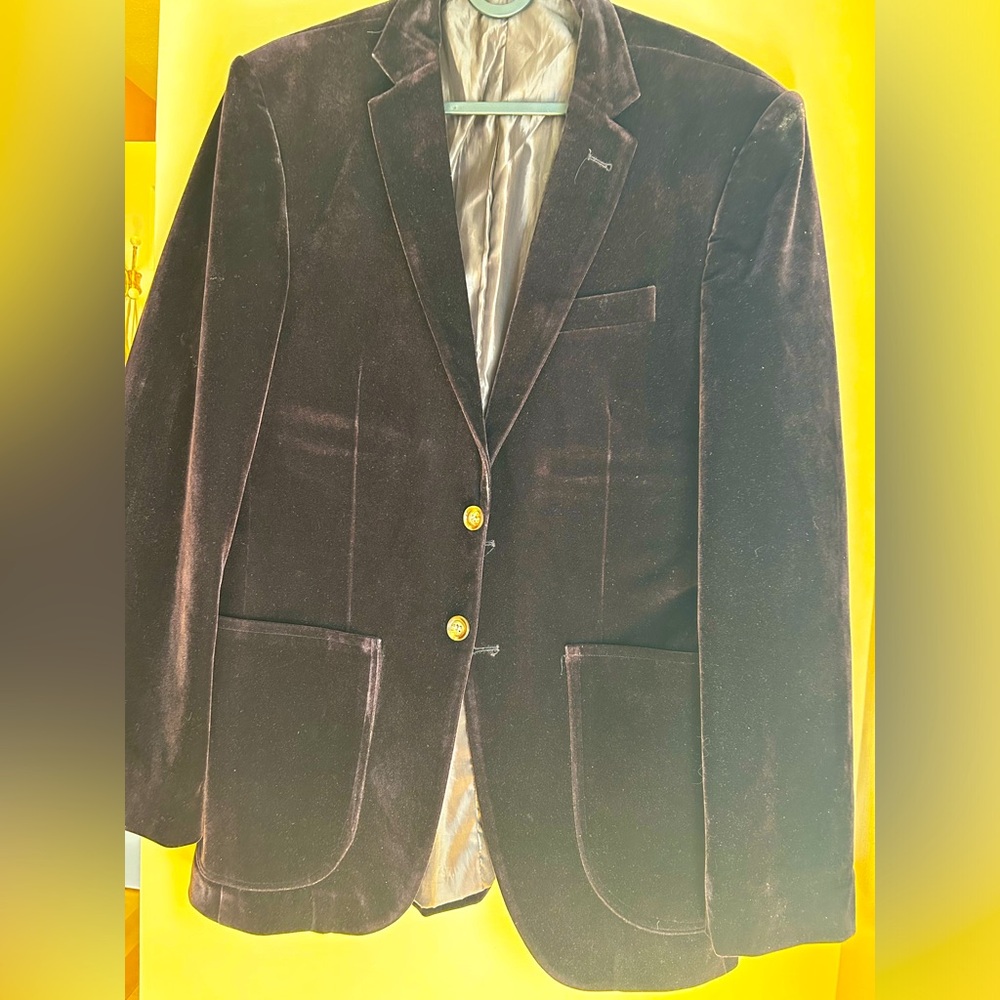 Velvet men blazer in deep brown.